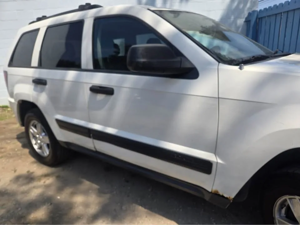 2005 Jeep Grand Cherokee Laredo X Sport Utility 4D image indicator(3)