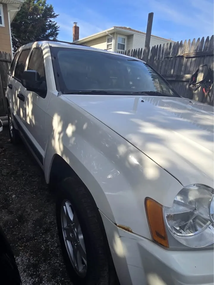 2005 Jeep Grand Cherokee Laredo X Sport Utility 4D image indicator(4)