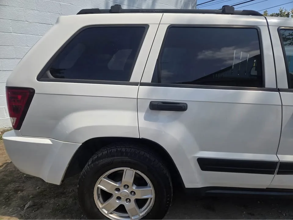 2005 Jeep Grand Cherokee Laredo X Sport Utility 4D image indicator(5)