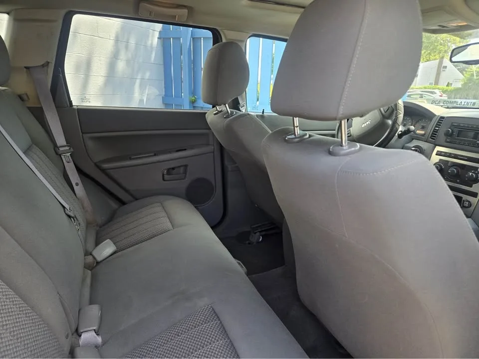 2005 Jeep Grand Cherokee Laredo X Sport Utility 4D image indicator(10)