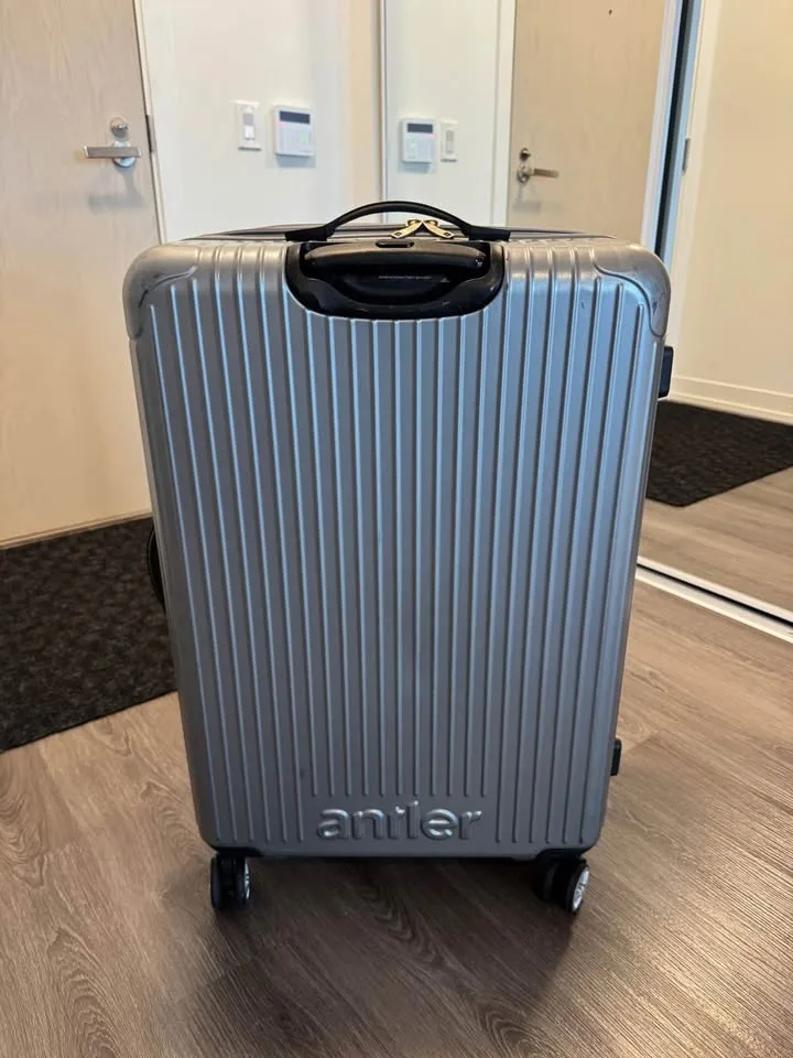 Antler luggage (Large/ Silver) Reac image indicator(2)