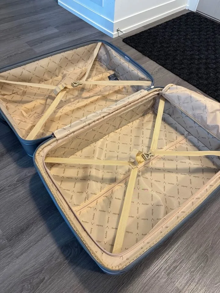 Antler luggage (Large/ Silver) Reac image indicator(7)