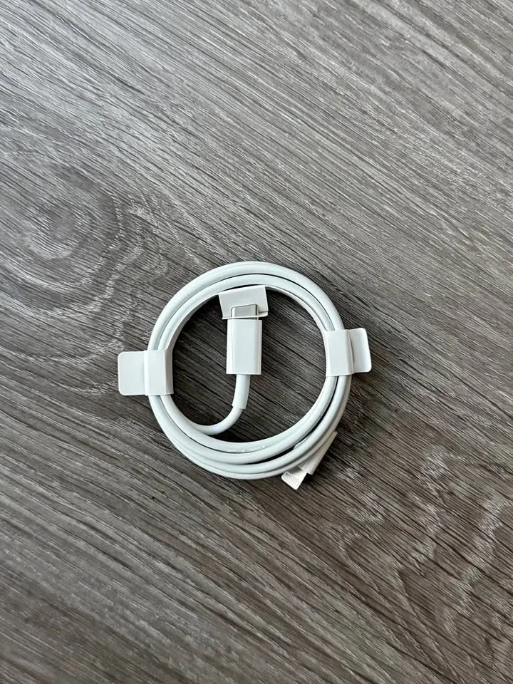 (Brand new) Official Apple USB-C to Lightning Cable (1m)