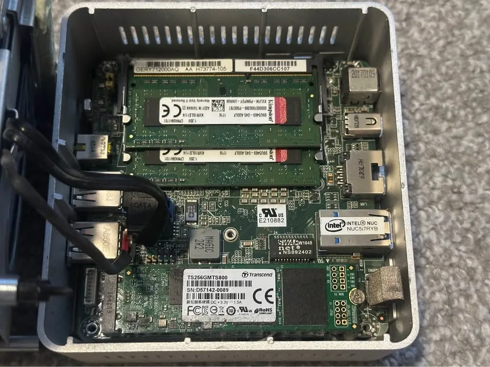 Intel i7 NUC desktop PC Windows 11 image indicator(4)