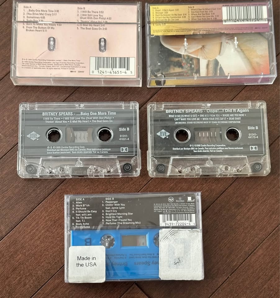 Britney Spears cassette tapes. 2 used 1 sealed - photo 2