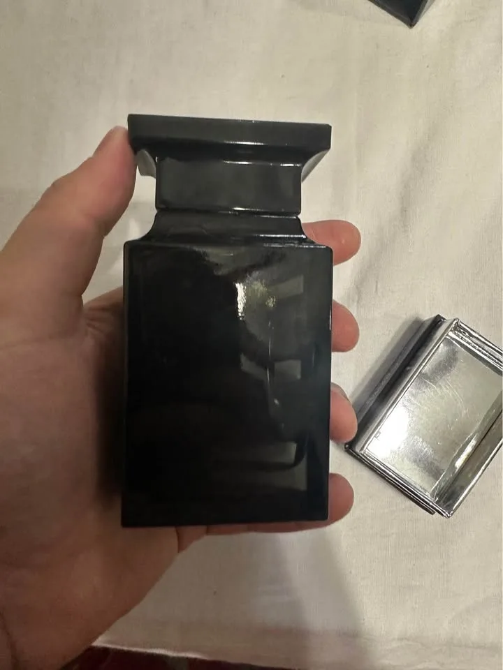 Tom ford oud wood (100ml) used twice ￼ image indicator(5)