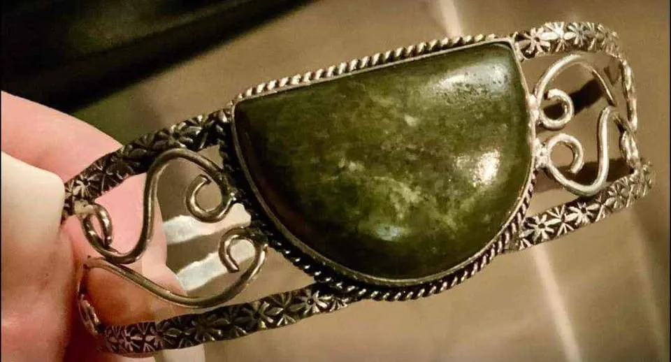 Silver hand worked bracelet - with crystal half moon image indicator(5)