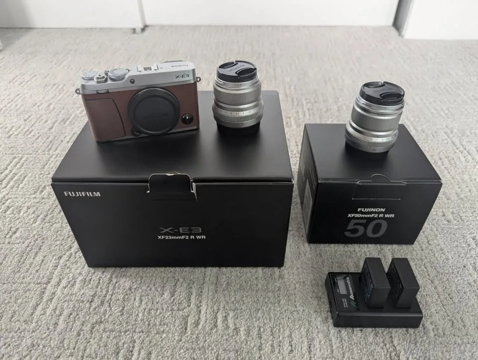 Fuji X-E3 Limited Brown + 22mm F2.0 + 50mm 2.0