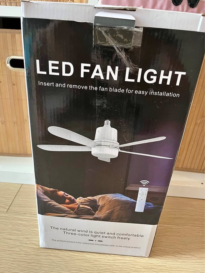 *NEW* Socket Fan Light with Remote, 28 Inch