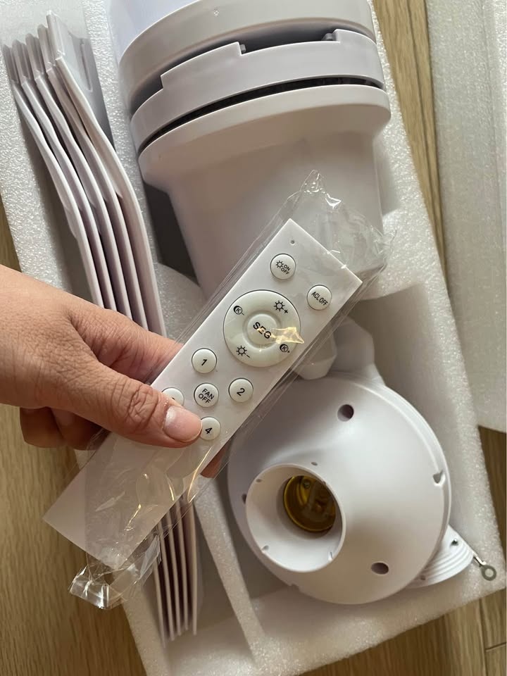*NEW* Socket Fan Light with Remote, 28 Inch - photo 3