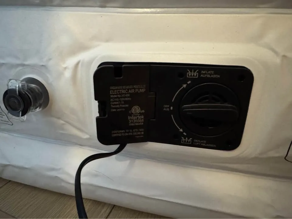 Air Mattress with Built in Pump - Queen sized image indicator(3)