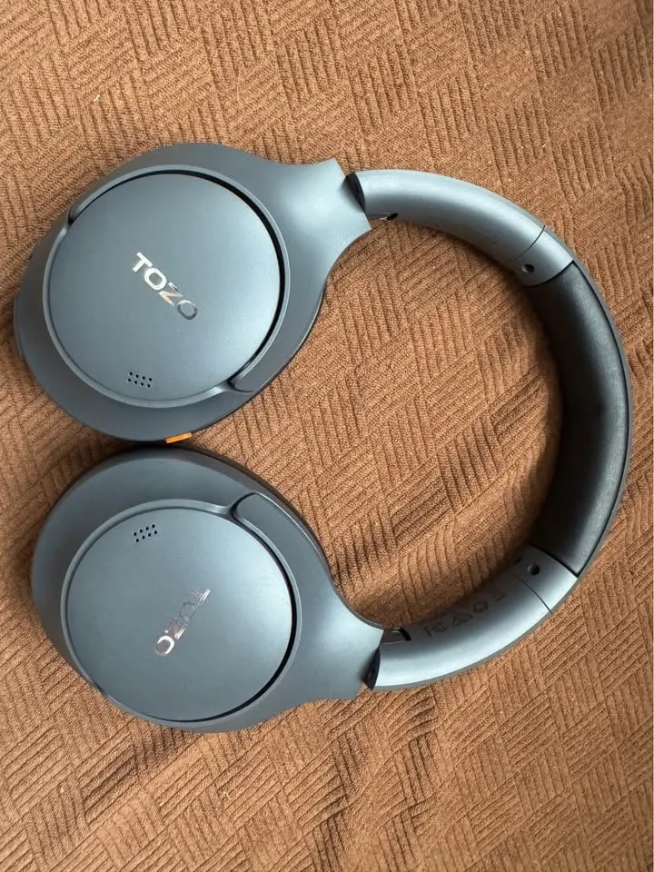 Hybrid Noise Cancelling Headphones image indicator(8)