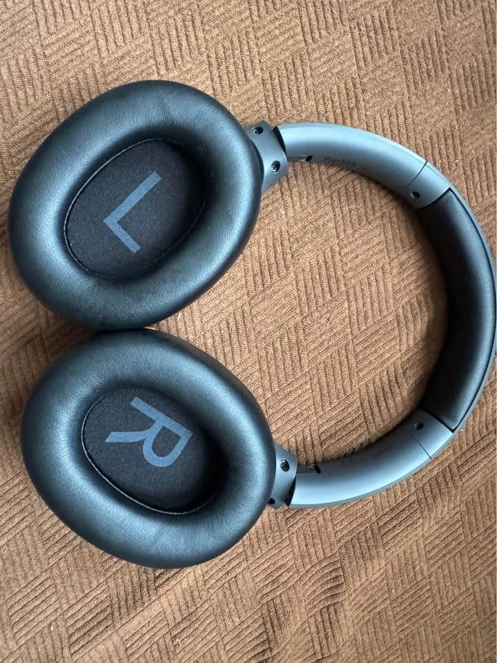 Hybrid Noise Cancelling Headphones image indicator(9)