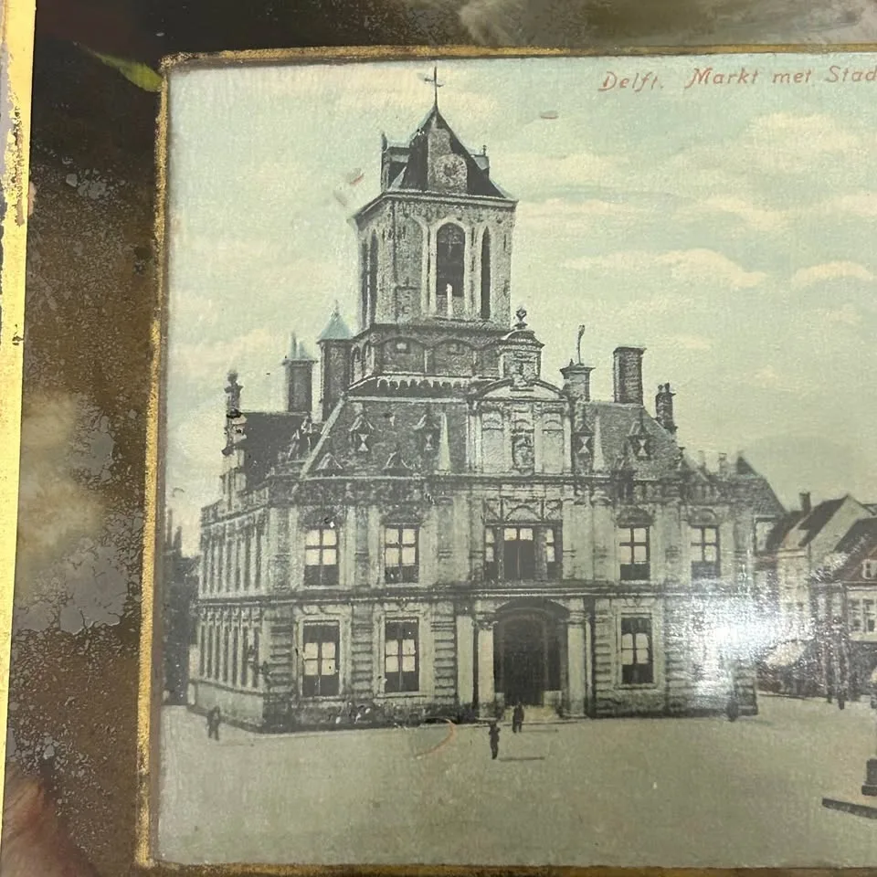 Vintage Delft “Markt met Stadhuis” Gilded Glass Picture image indicator(3)