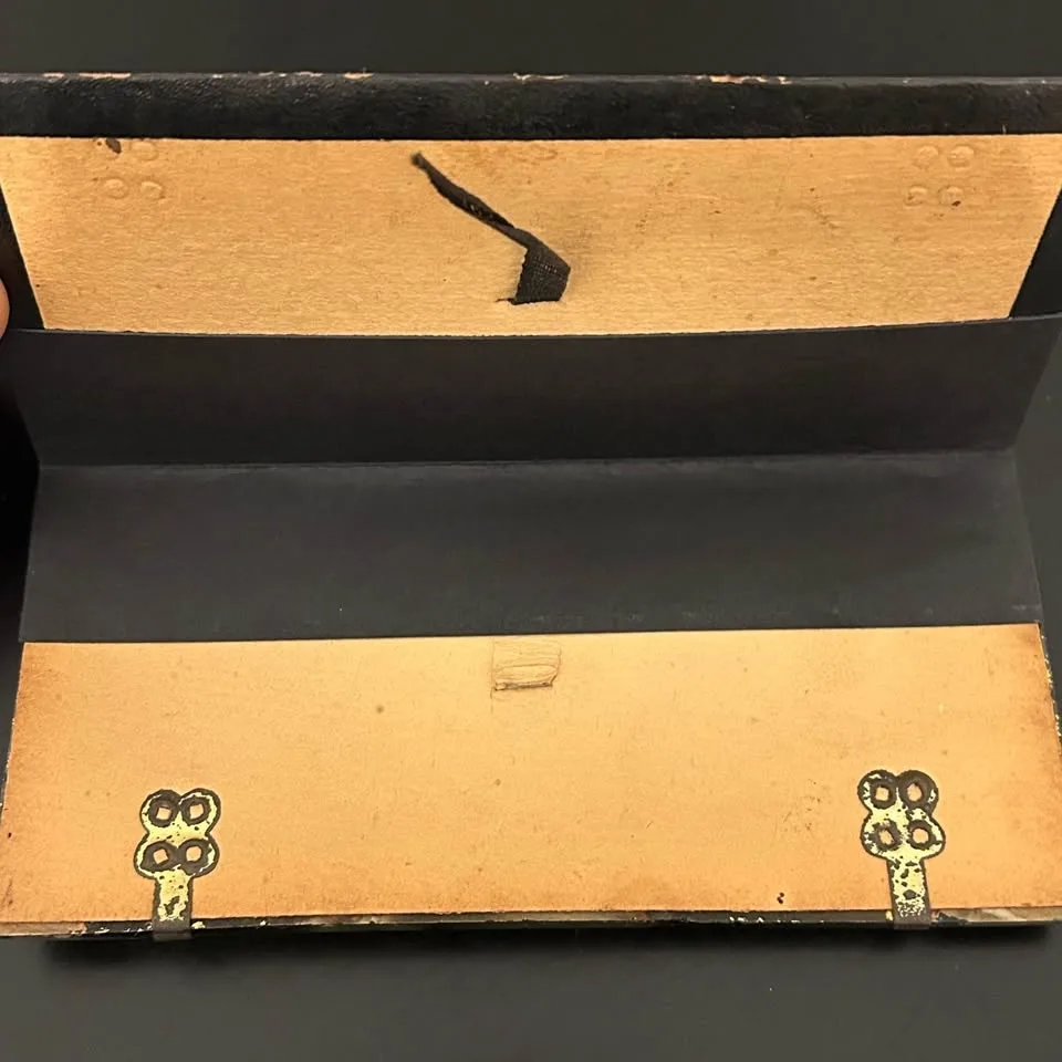 Vintage Delft “Markt met Stadhuis” Gilded Glass Picture image indicator(6)