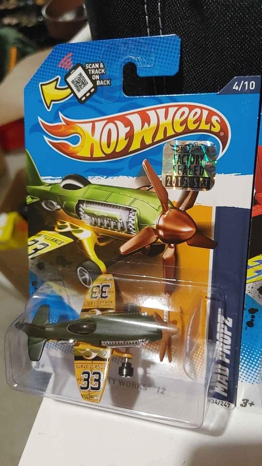 2x 2012 hot Wheels mad propz plane - photo 3