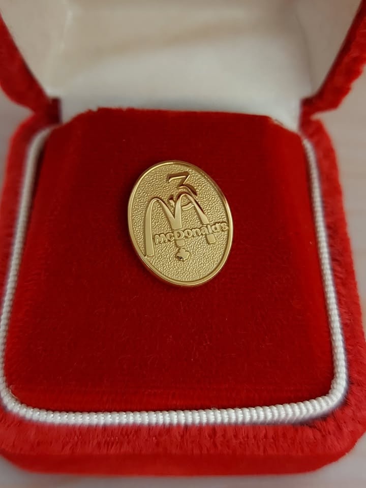 McDonalds 3 year service employee pin c/w tie tac clip