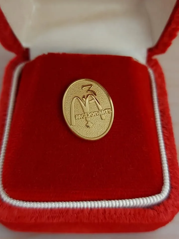 McDonalds 3 year service employee pin c/w tie tac clip