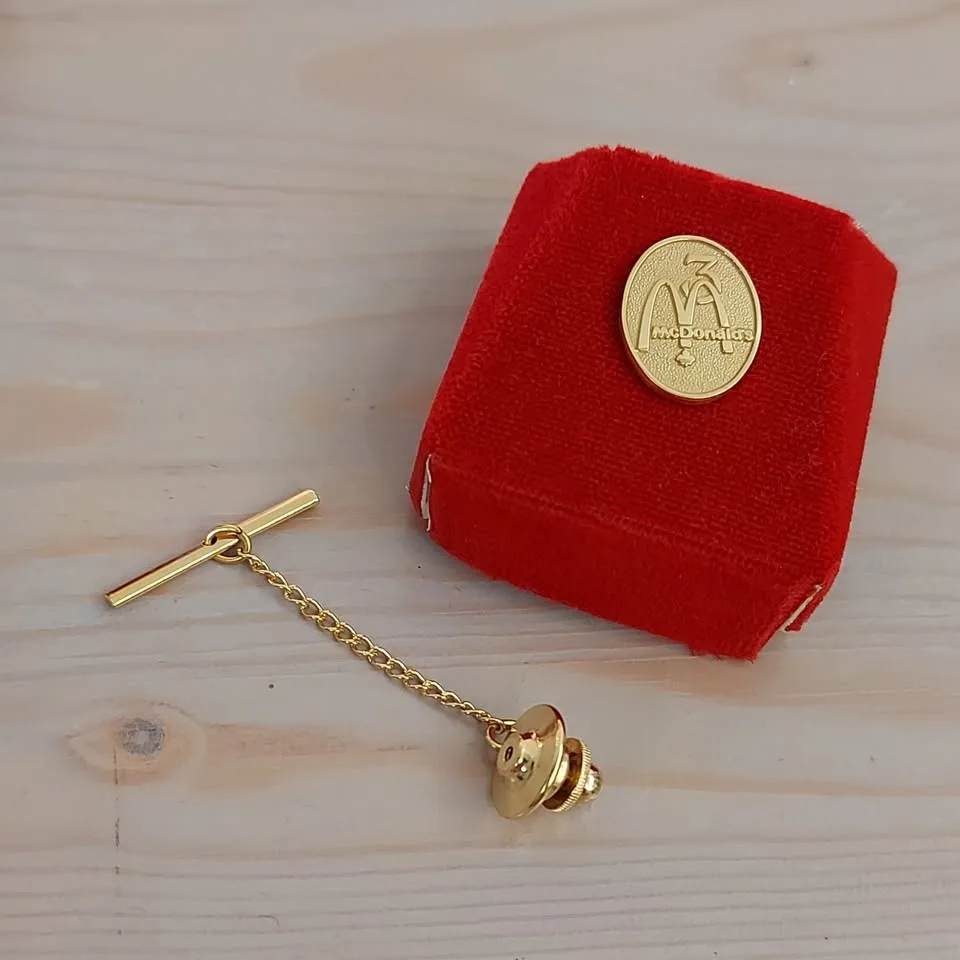 McDonalds 3 year service employee pin c/w tie tac clip image indicator(2)