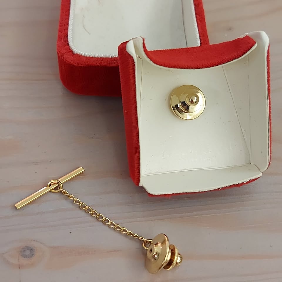 McDonalds 3 year service employee pin c/w tie tac clip - photo 3
