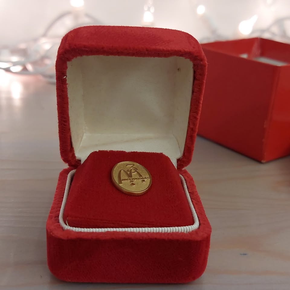 McDonalds 3 year service employee pin c/w tie tac clip - photo 4