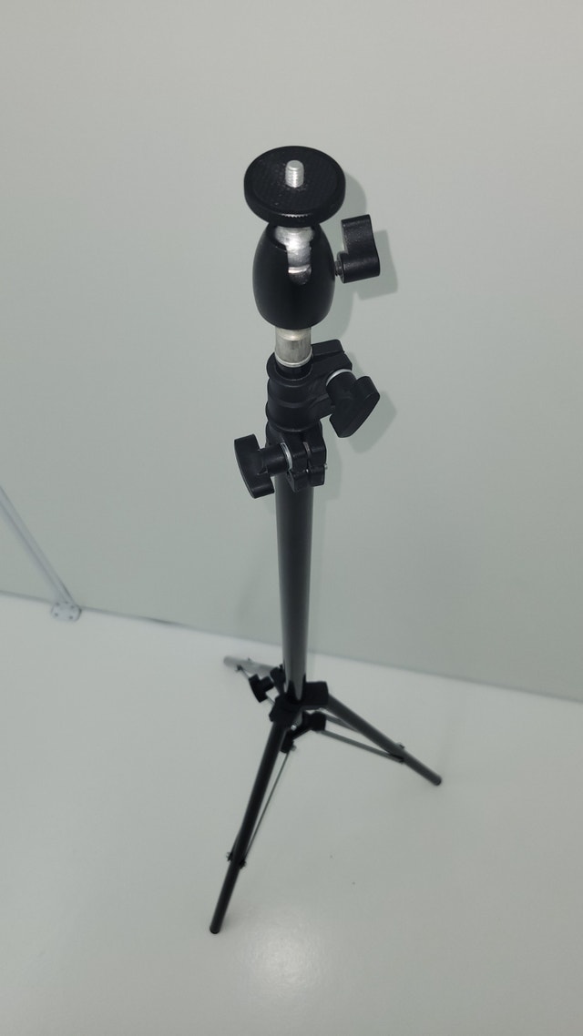 Neewer 215 cm Collapsible Metal Light Stand - photo 3