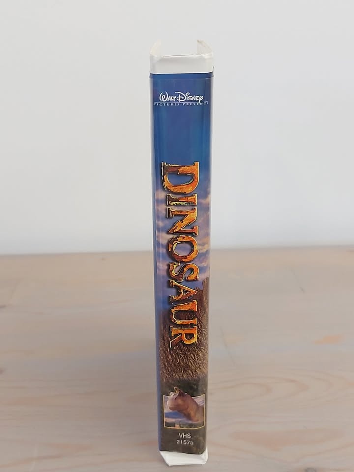 Walt Disney Dinosaur on VHS 2001 - photo 5