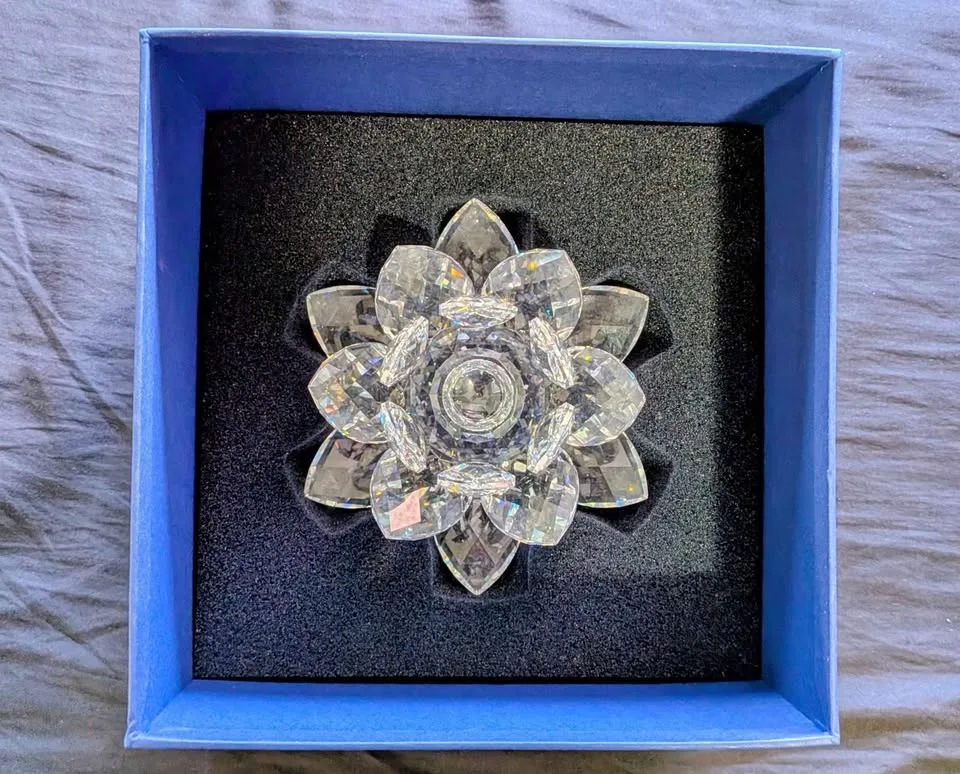 Swarovski Water Lily Flower Candle Holder image indicator(3)