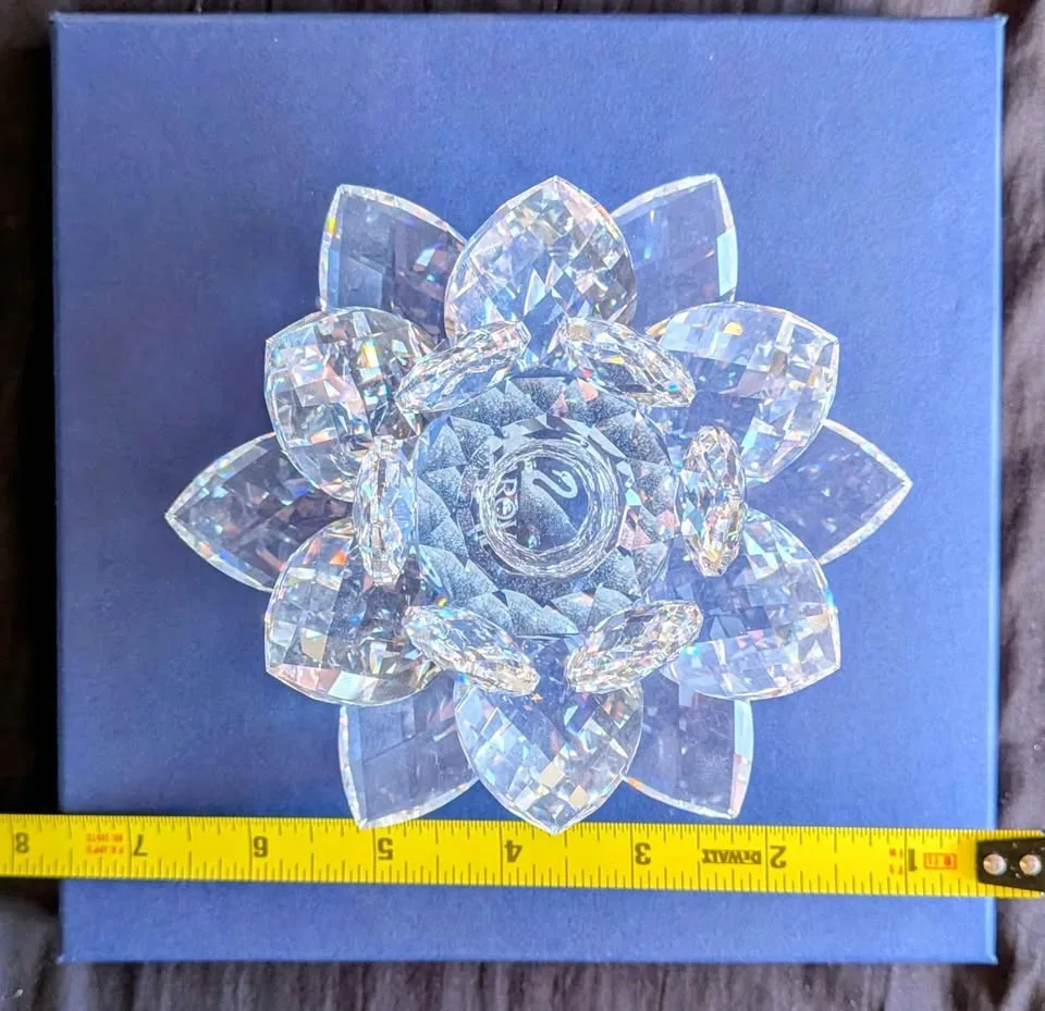 Swarovski Water Lily Flower Candle Holder image indicator(4)