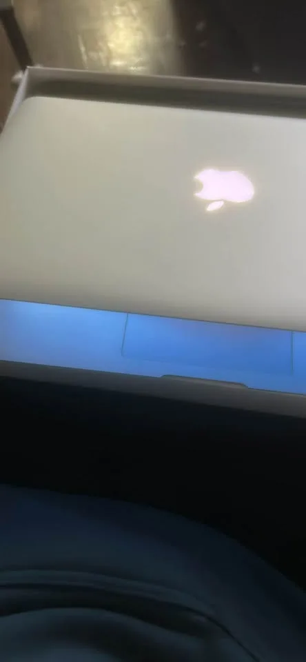 MacBook Air 2015 - 250GB SSD, Good battery, box and charger incl image indicator(3)