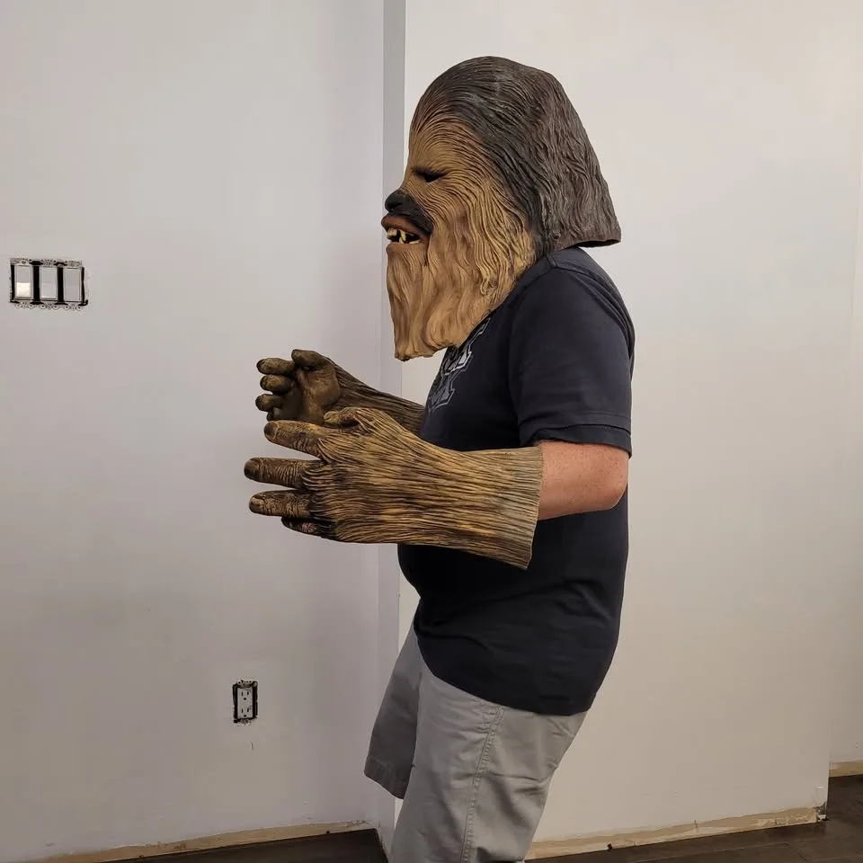 Chewbacca Mask and Gloves costume for Halloween image indicator(6)