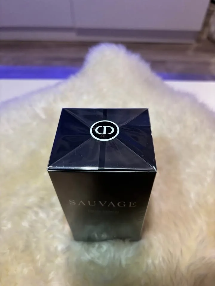 Dior Sauvage EDP – 100 ml Men’s Cologne *price negotiable* image indicator(2)