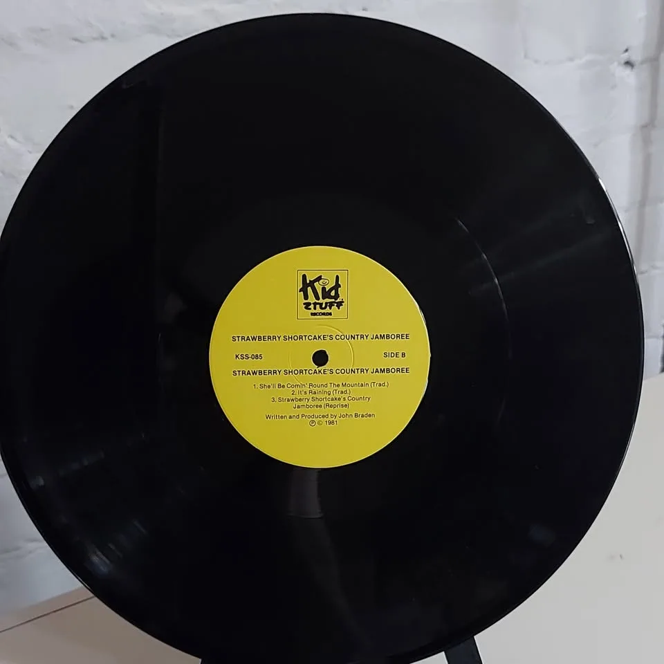 Strawberry Shortcake's Country Jamboree LP 1981 image indicator(9)