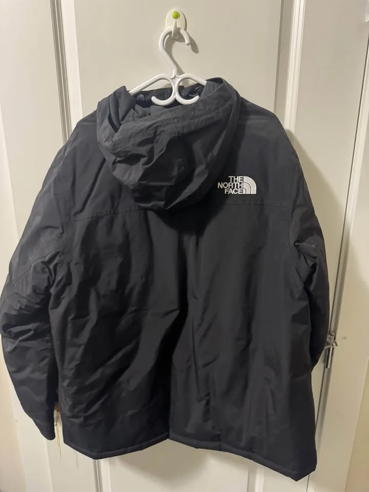 The North Face parka, men’s large. image indicator(2)