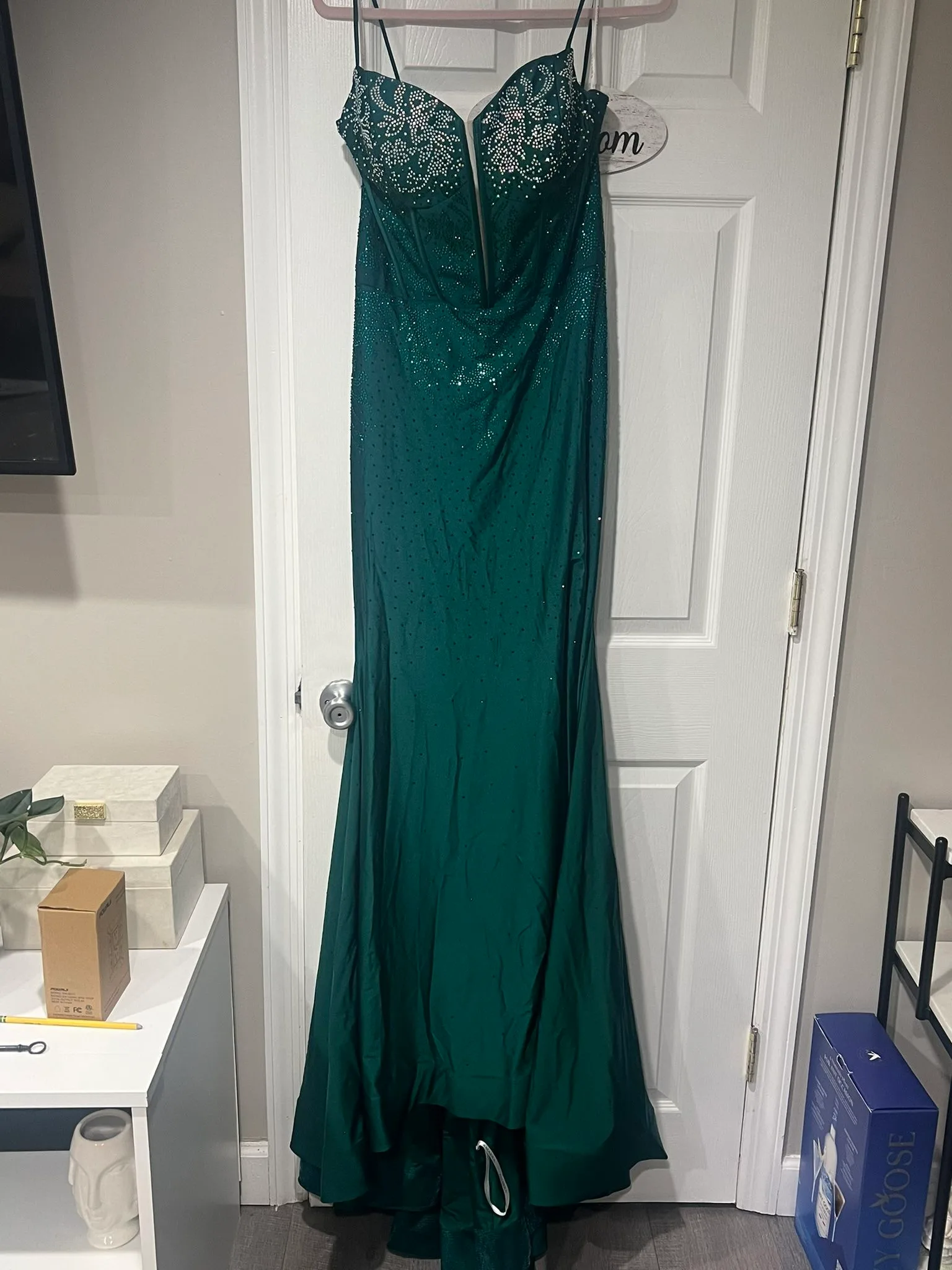 Emerald Green Formal Gown – Excellent Condition!