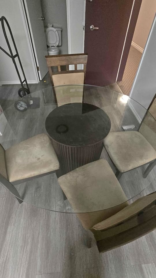 🪑🔥 Glass Dining Table + 4 Chairs – Only $40! 🔥