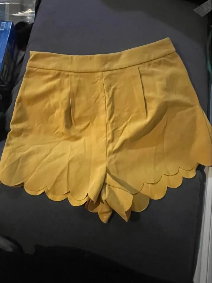 Beautiful suede mustard Short woman L image indicator(4)