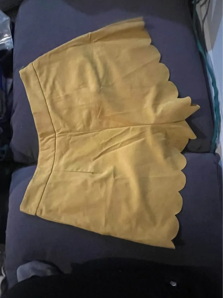 Beautiful suede mustard Short woman L image indicator(5)