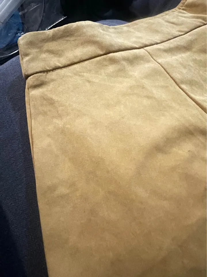 Beautiful suede mustard Short woman L image indicator(6)