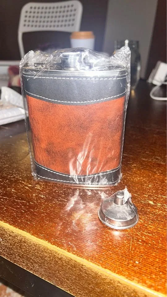 8 Oz Hip Flask for Liquor image indicator(2)