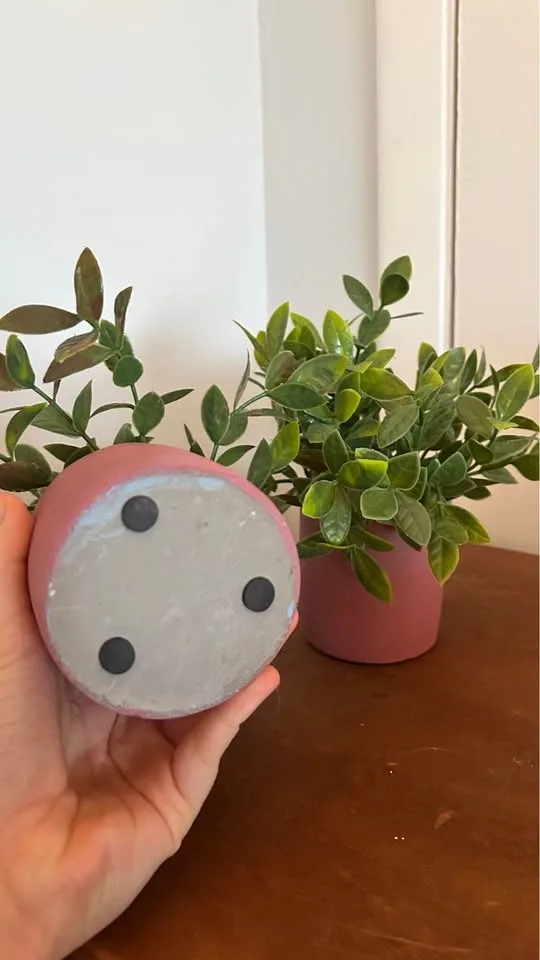 2 small fake plant pink pot image indicator(3)
