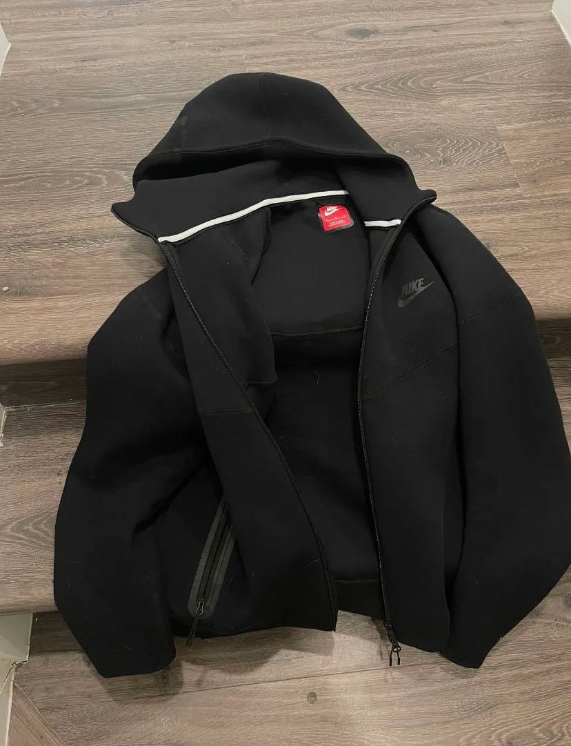 Black Nike Tech image indicator(2)