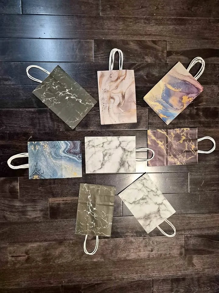 Marble-patterned gift bags