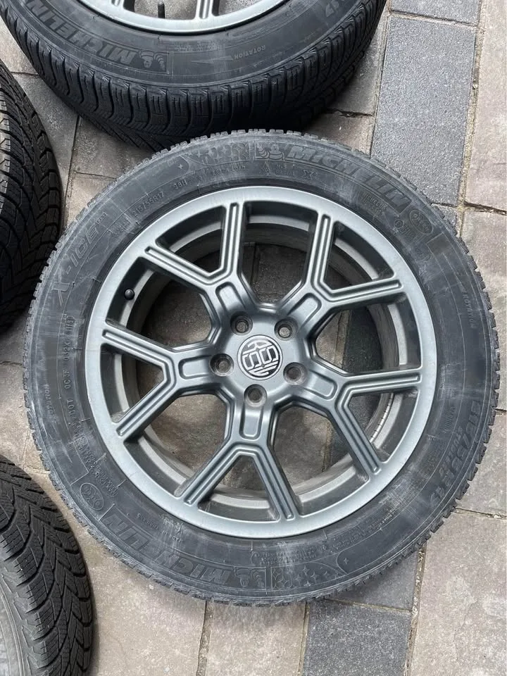 FULL SET +1 - 215 55 17 - Michelin X-Ice Winter Tires + RSSW Rim image indicator(3)