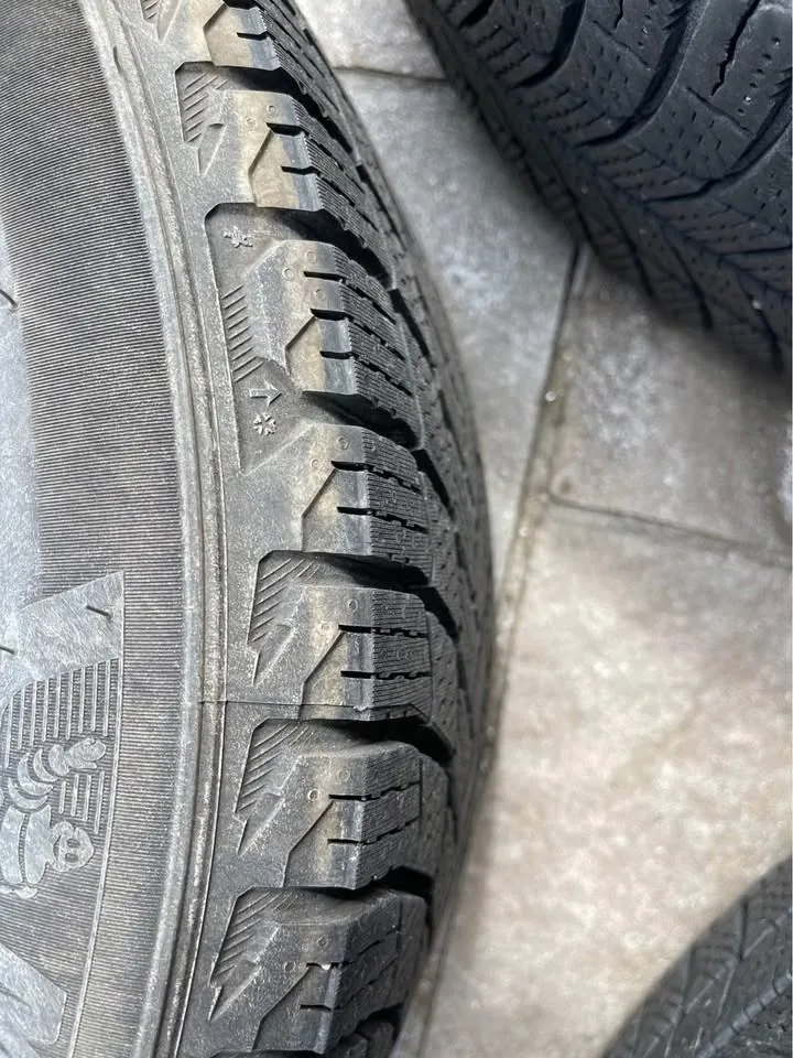 FULL SET +1 - 215 55 17 - Michelin X-Ice Winter Tires + RSSW Rim image indicator(8)