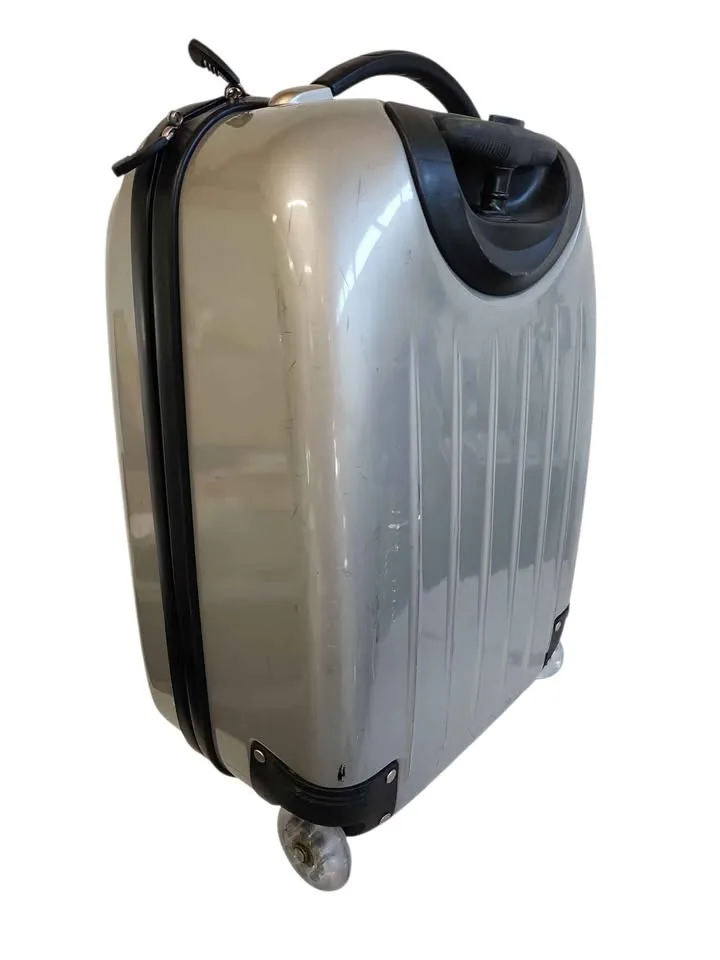 Heys Carry-On Spinner Luggage 22" x 14" x 9" TSA Approved image indicator(4)