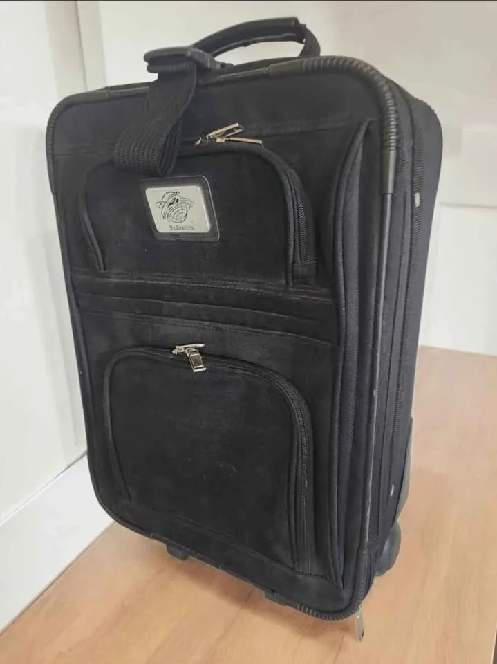 18 in Carry-On Luggage Rolling Suitcase 18H x14 L x 7 dp image indicator(5)