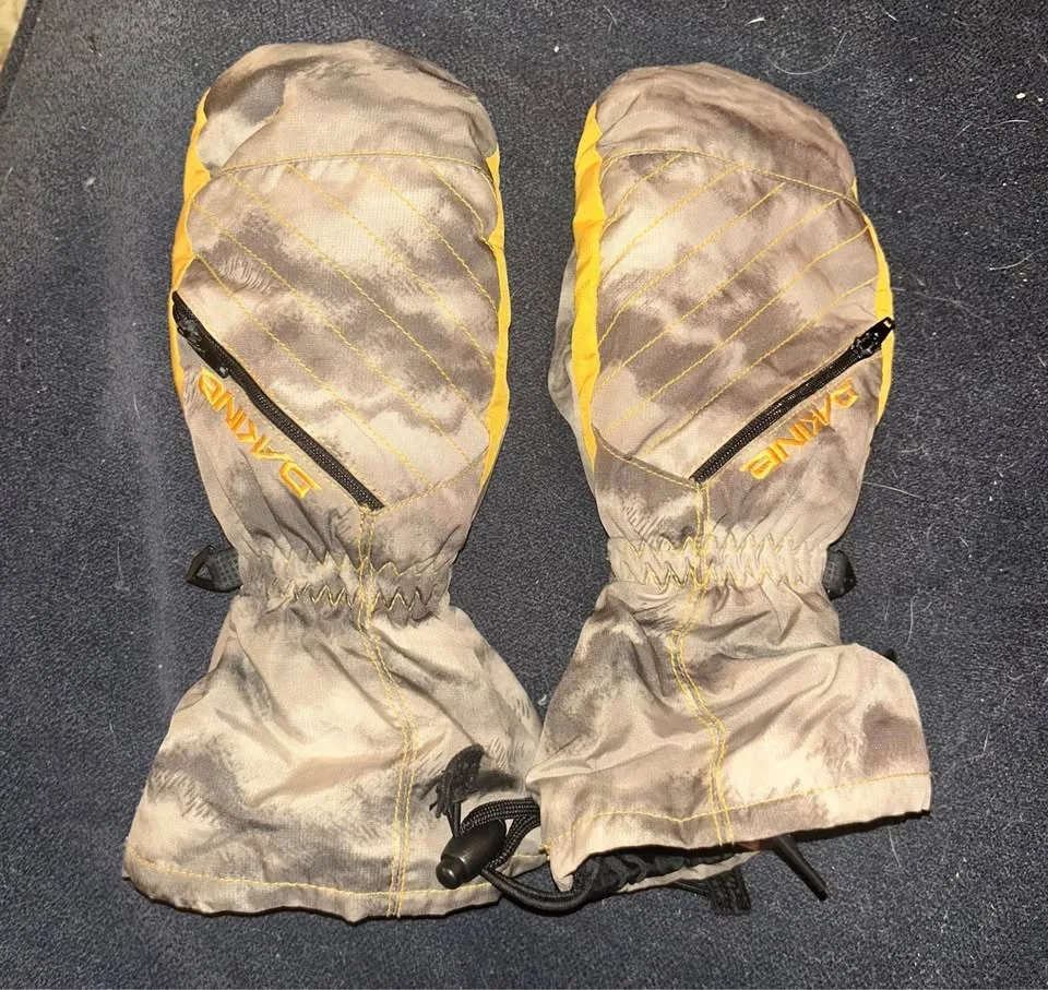 Dakine winter jacket womens M + matching Dakine gloves image indicator(4)