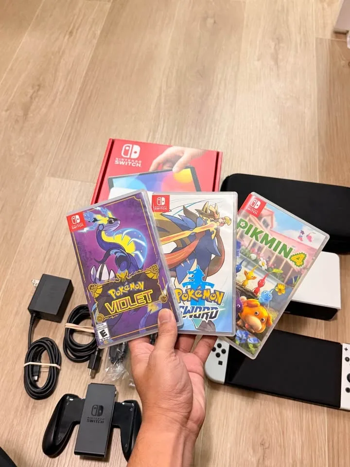 Nintendo Switch OLED – Excellent Condition + 3 Games! image indicator(4)