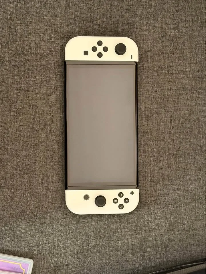 Nintendo Switch OLED – Excellent Condition + 3 Games! image indicator(5)
